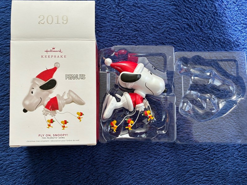2019 Hallmark FLY ON,  SNOOPY Ornament PARADE FLOAT Peanuts Gang, Woodstock