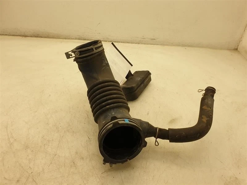 Toyota Camry 2016 2,5 L 4 cilindros filtro de aire tubo resonador montaje Foto 2 de 4