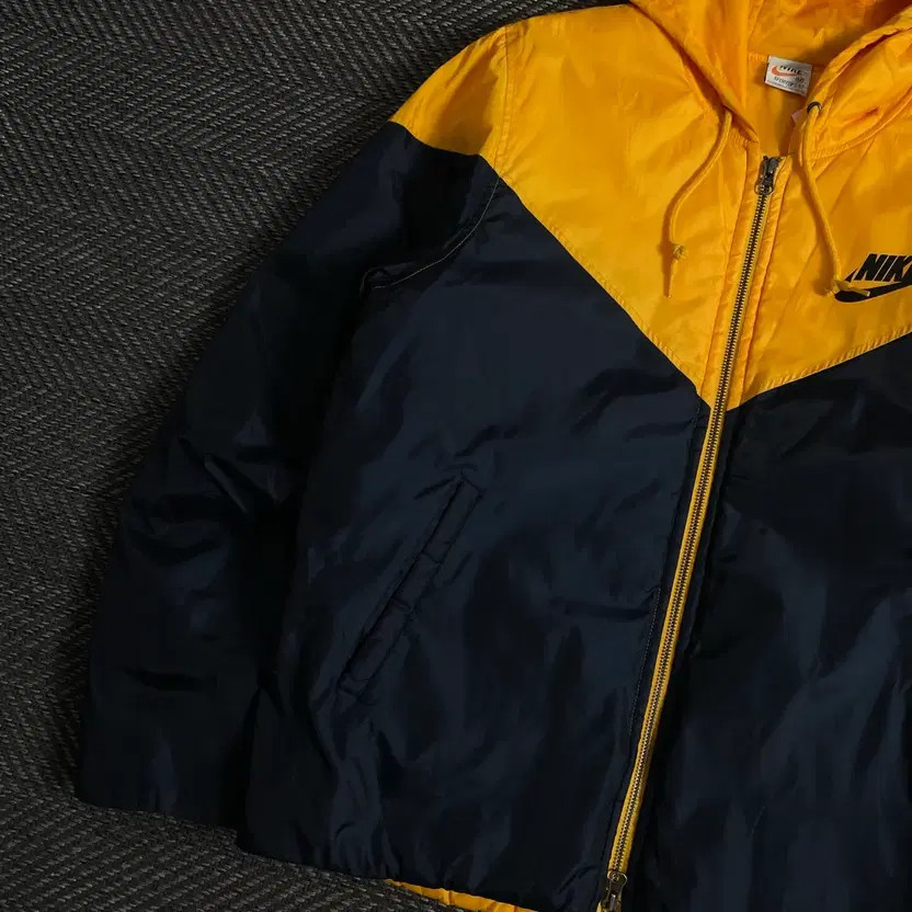 Nike Windrunner Old School Running Jacket, Size M… - image 3