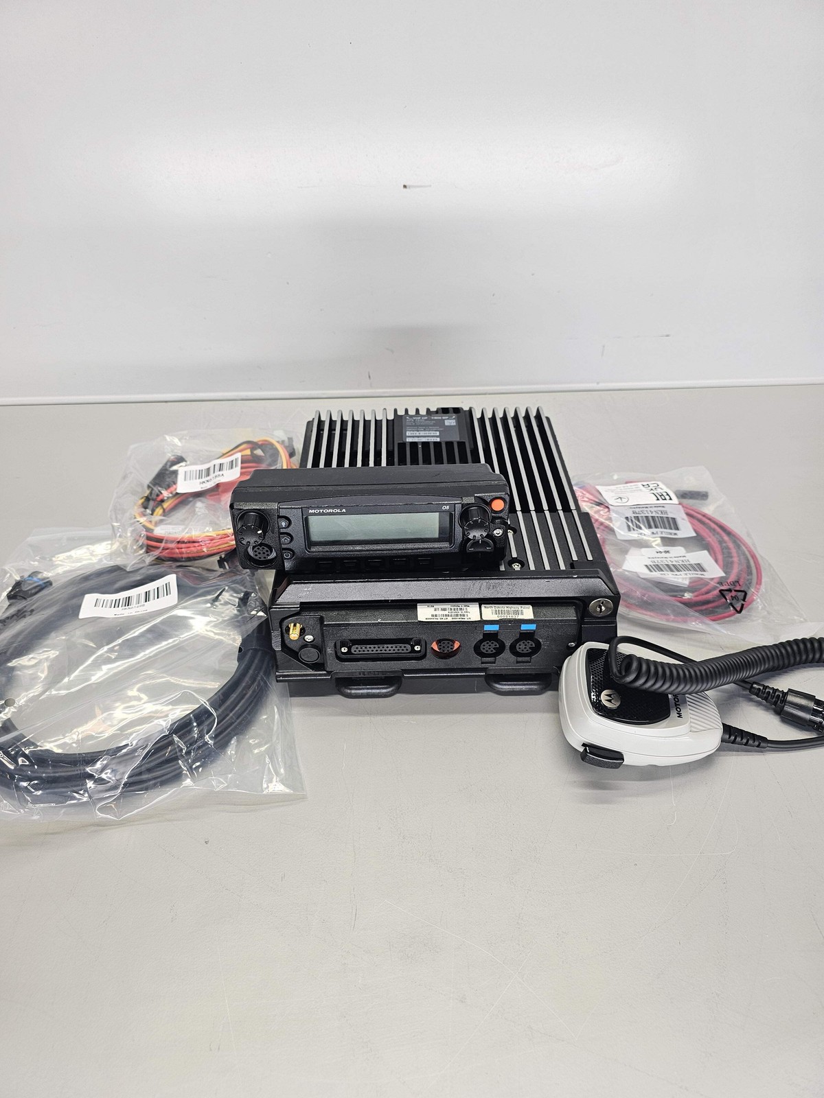 Motorola Mobile APX7500 VHF 700/800 MHz 2000ch 110W