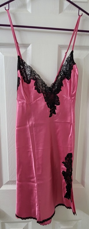 VTG NWOT FREDERICK'S OF HOLLYWOOD Nightie Chemise Slip Pink Satin Medium