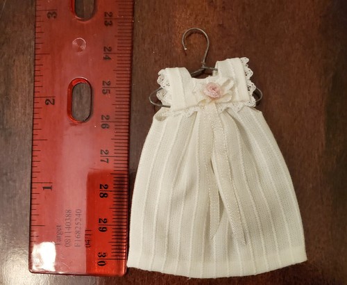 Miniature Dollhouse Girls White Dress With Lace Pink flower And Hanger - Picture 3 of 4