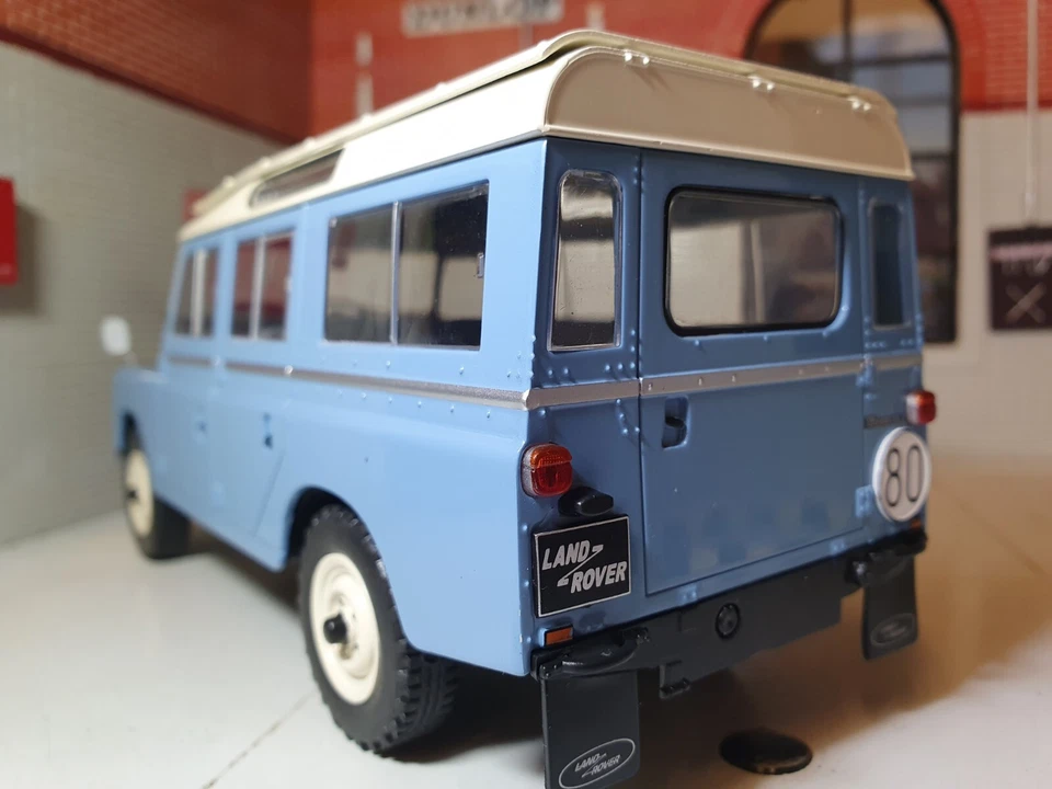 Land Rover 109 Series 3 Santana Blue Station Wagon 1:24 Scale Diecast Model - Image 3 of 4