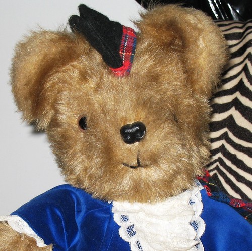 Scottish soft Plush 16" Bear w/ authentic garb from Scotland Made in UK 1980's - Picture 3 of 11