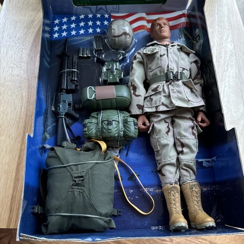 Hasbro 2003 G.I. Joe Action Figure 82nd Airborne Iraq War Working Parachute