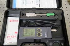 R203X20 Hanna H991001 pH Meter in Case