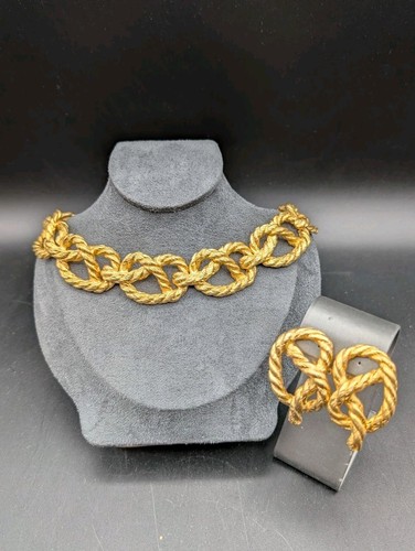 VTG Gold Tone Pretzel Knot Rope Link Necklace & Clip-on Earrings Hook