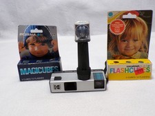 Kodak Pocket Instamatic 10 Camera With Extended Flash Bulbs. Untested