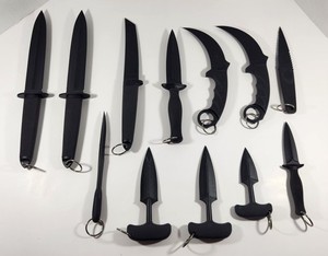 LOT OF 12 RUBBER & PLASTIC TRAINING ARMY KNIVES POLYPROPYLENE MARTIAL ARTS 