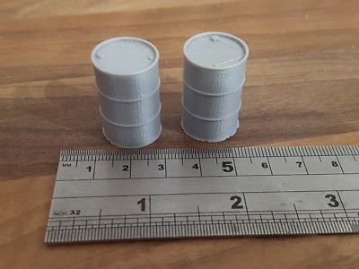 2x Ölfass oder Fass 1:32 für Modell Diaramoa Boote, Eisenbahn, oder Scalextric