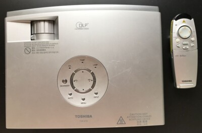 Beamer Toshiba TDP-P75 DLP Digital Projector Beamer mit Fernbedienung