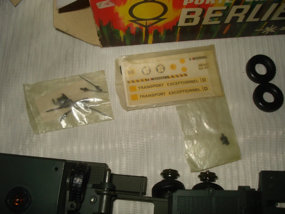 SOLIDO 211 bis : Tracteur Berliet T12 porte char avec char - neuf boîte origine - Photo 4/4