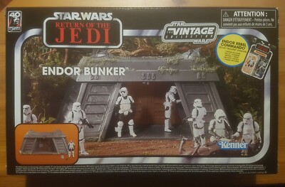 Star Wars Vintage Collection - ENDOR BUNKER (complete with carded figure)