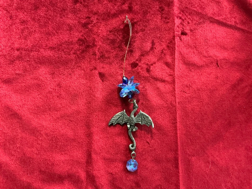 Cabide de espelho retrovisor Silver Dragon com cristais azuis - Imagem 2 de 4