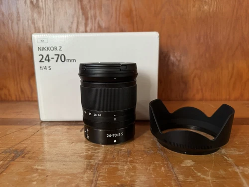 Nikon NIKKOR Z 24-70mm f/4 S Lens excellent