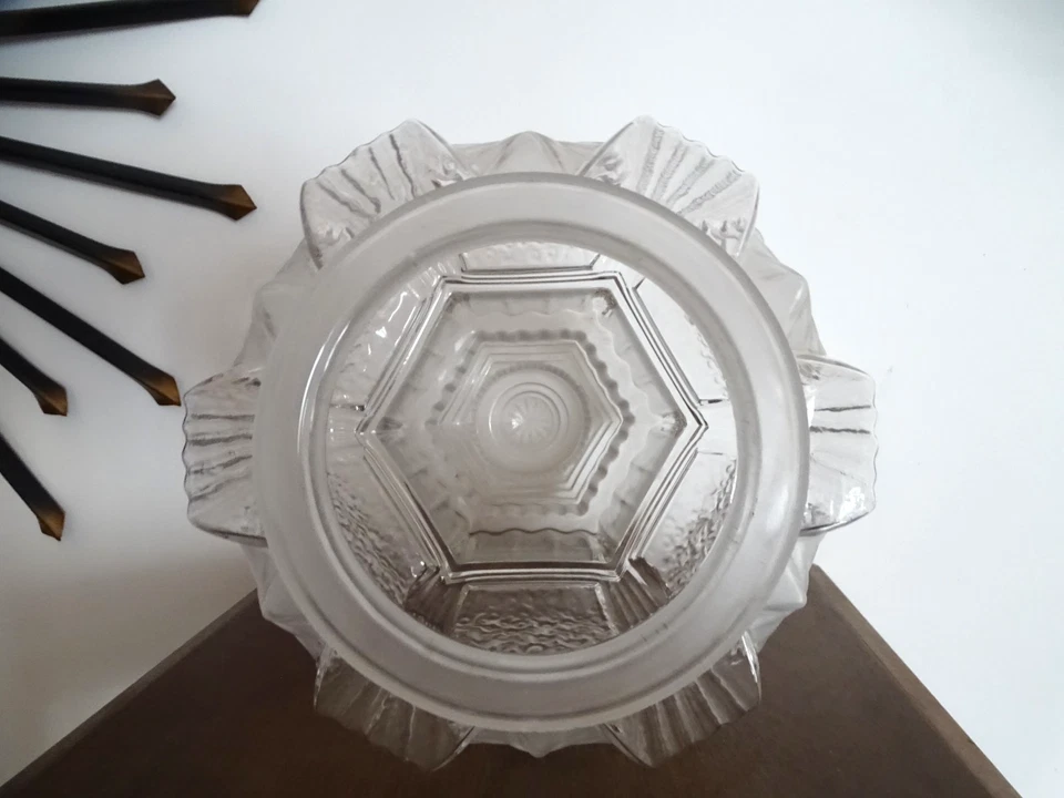 Grand plafonnier Skycraper art déco , verre pressé /moulé dlg Leleu - H 32 cm - Photo 4/4