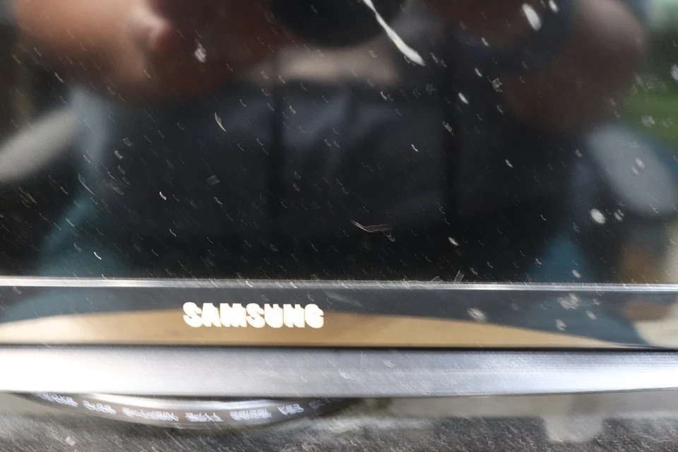 Samsung UN28H4500AF LCD Black TV 28" Flat Screen TV HDMI No Remote - Image 2 of 4