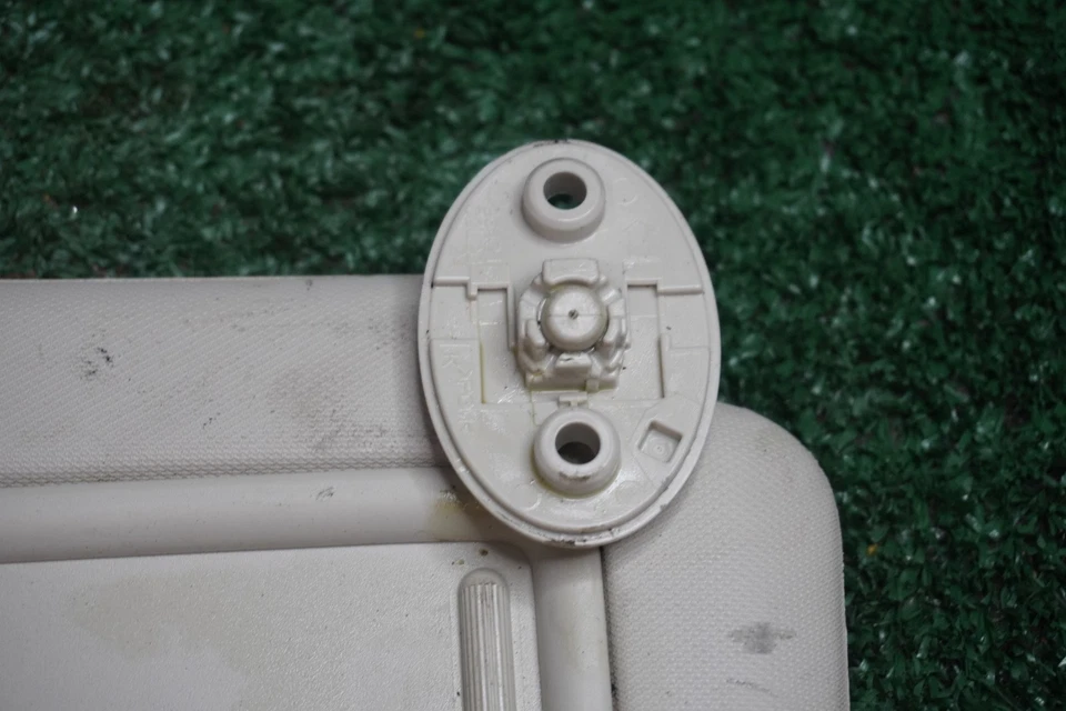 2025 丰田卡罗拉遮阳板原始设备制造商 7431002L20B0 — 第 3/4 张图片