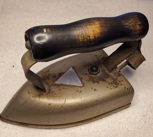 Antique Iron American Beauty No 6-1/2 B Circa 1916 No Cord or Stand.