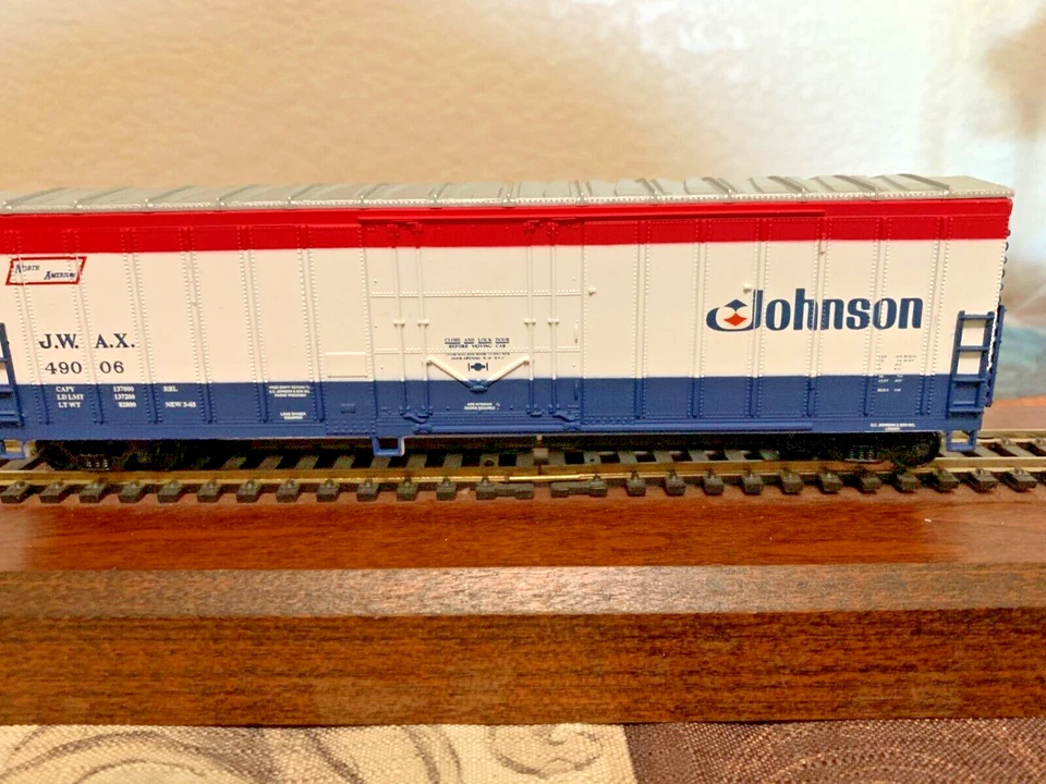 JOHNSON's WAX 50 ft EXTERIOR POST BOX CAR - HO SCALE " RED WHITE BLUE " RTR NEW - Image 2 of 4