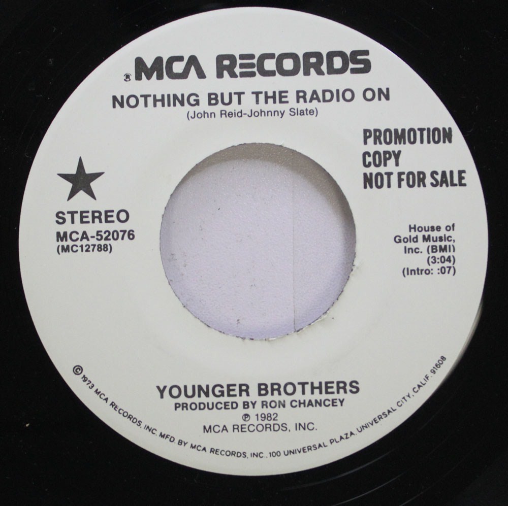 Country Nm! 45 Younger Brothers - Nothing But The Radio On