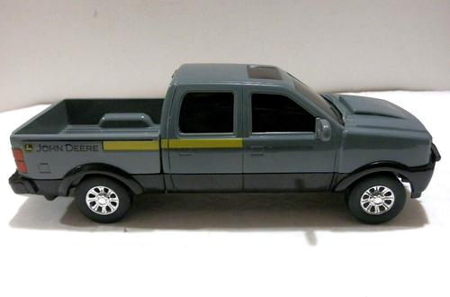Ertl Farm Country 1/32 Gray John Deere QuadCab Pickup Truck - Picture 3 of 6