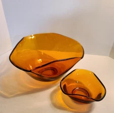 Vintage Mid Century Modern AMBER Art Glass Chip and Dip Bowl Set Retro