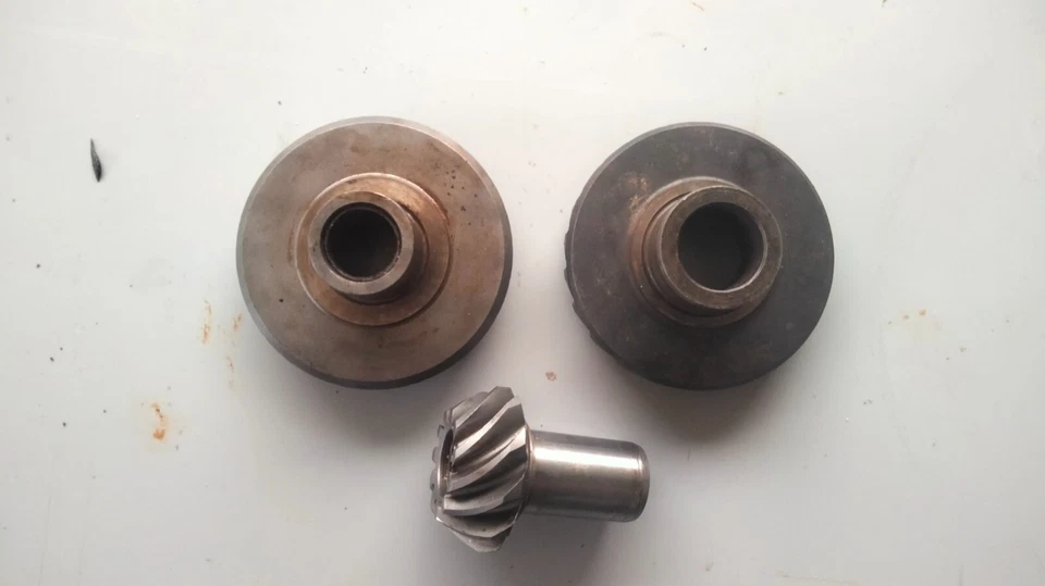 Suzuki Outboard Motor Used Parts Model DT25 Gear Set - Image 2 of 3