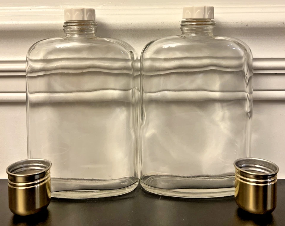 Juego de 2 frascos de cadera de vidrio de 500 ml con tazas de chupito de metal, tapones de rosca y estuche de viaje con cremallera Foto 4 de 4