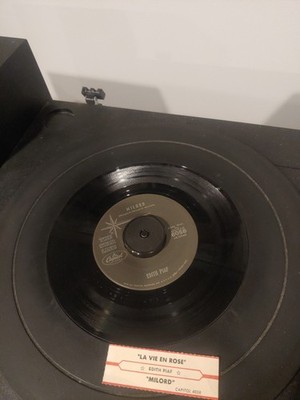 Edith Piaf  La Vie en Rose, Milord 45rpm Capitol 6058 Tested Juke Tag