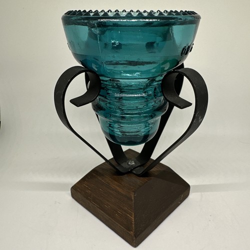 "Florero aislante Hemingray #40 hecho a mano vidrio azul turquesa metal negro madera 6,5""" - Imagen 11 de 12