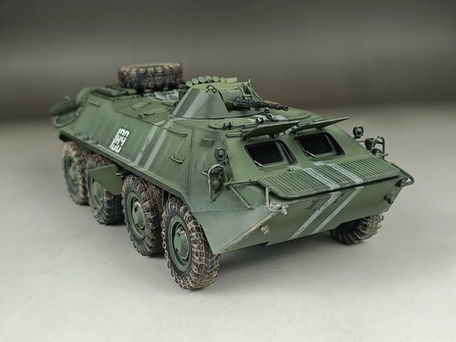 Modelo de vehículo APC ucraniano BTR-70 8x8 construido 1/35 - Imagen 6 de 16