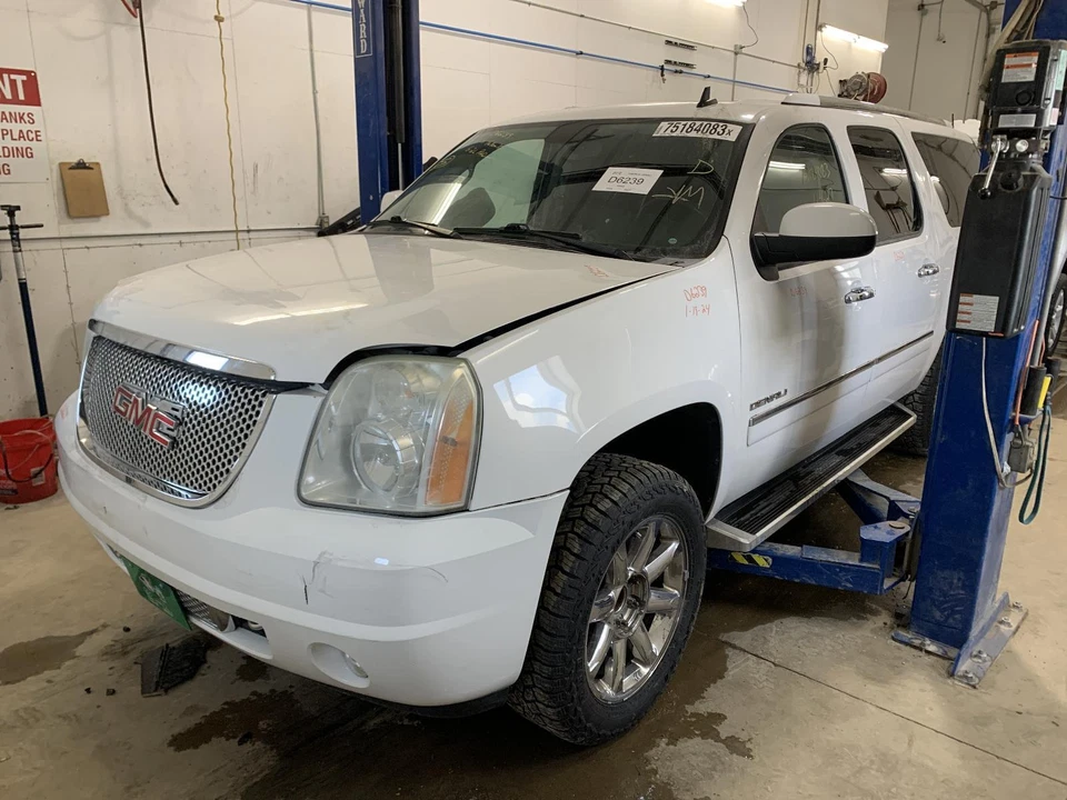 Used Right Headlight Assembly fits: 2012 Gmc Yukon xl 1500 Denali Right Grade A - Image 4 of 4