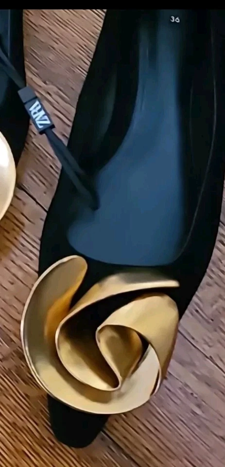 ZARA NEGRO GAMUZA FLOR Cuero CUADRADO Ballet Talla 6 36 Agotado Nuevo $119 Foto 2 de 4