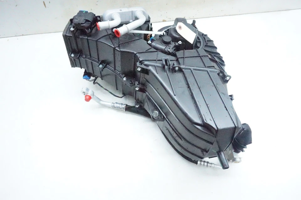 Carcasa del motor soplador trasero Audi Q7 2011-2015 OEM 4L0820004 Foto 2 de 4