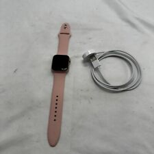 Apple Watch SE 40mm Gold Aluminum Case with Pink Sand Sport Apple Watch SE 40mm Gold Aluminum Case with Pink Sand Sport