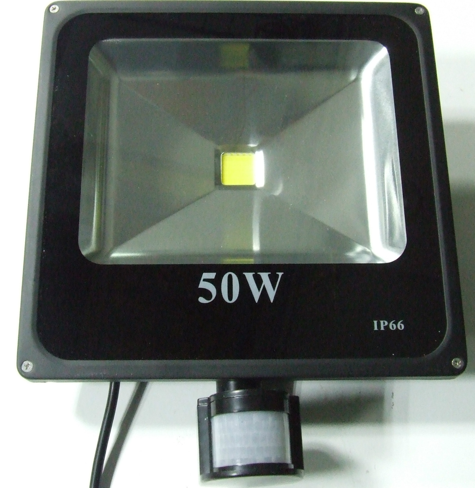 FARO A TECNOLOGIA LED 50 WATT DI CONSUMO CON RILEVATORE DI LUMINOSITA' 