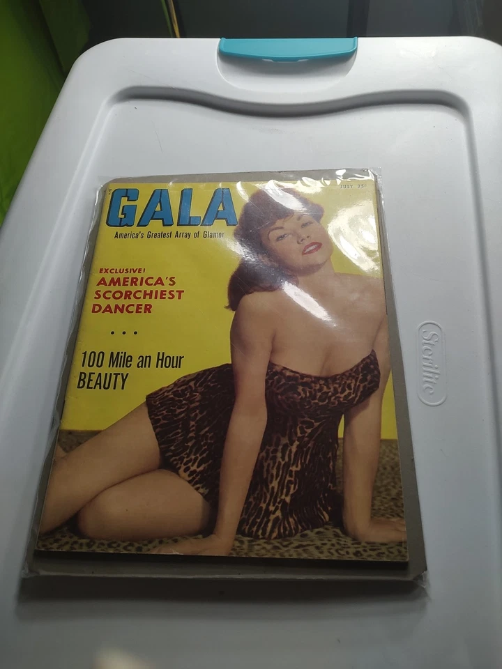 Lot Of 2 Vintage Gala Magazines From The 1950s Used With Free Shipping Foto 3 de 4