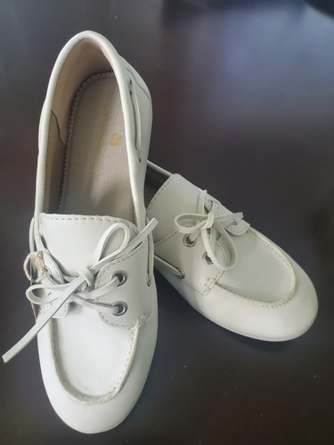 Tommy Bahama NEW Boat Shoes Women 7.5M Cream Seafairer Slip On Laces Docksider - Picture 2 of 5