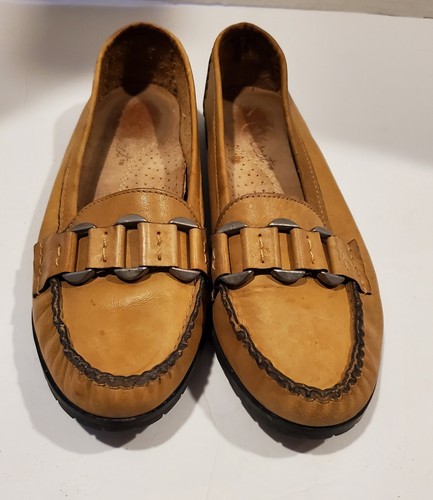 Nine West Women's Soft  Slip On  Size S 5-6,  Tan  - Picture 2 of 12