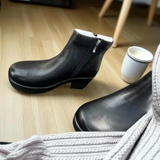 FitFlop Pilar Leather Ankle Boots Women’s Size 10 US Black NEW IN BOX