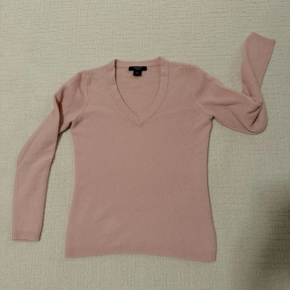 Suéter Ann Taylor 100% Cachemira Rosa Suave Cuello en V SUAVE Lujo Preppy Foto 2 de 4