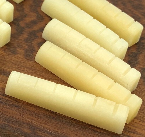 10x Chitarra Bone Dat Sbiancata 1-11/16"x15/64"x3/8" (43x6x9 mm) E-E: 1.417" (36 mm - Foto 10 di 14