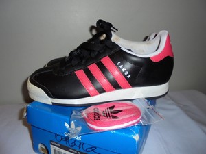 hot pink and black adidas shoes