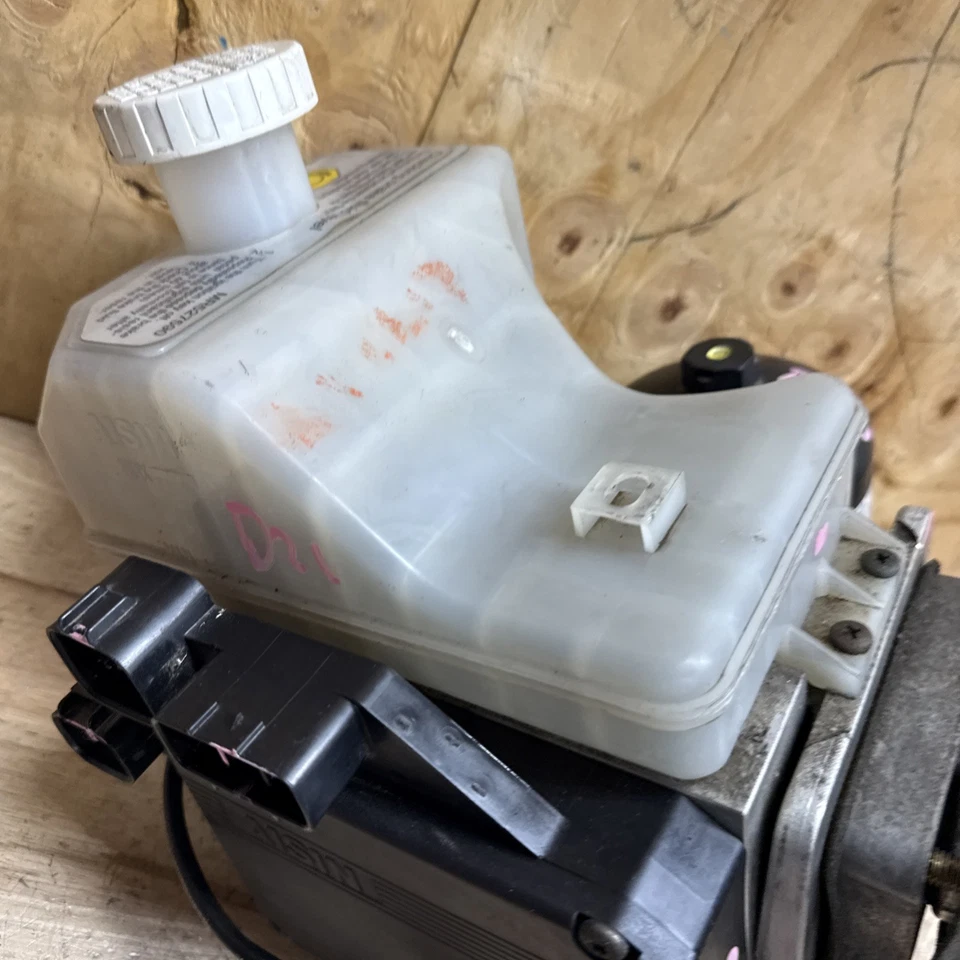 2001 2002 MITSUBISHI MONTERO ABS BRAKE BOOSTER MASTER CYLINDER PUMP OEM - Image 3 of 4