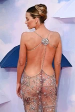 Margot Robbie in an 11" x 17" Glossy Photo Poster g0lu 2