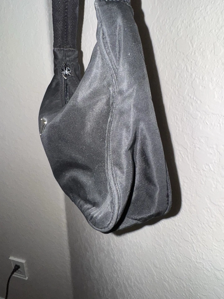 Mini bolso de hombro deportivo de nailon Prada Foto 3 de 4