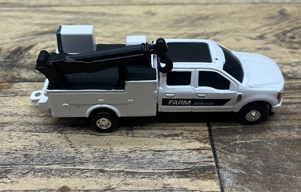 Camión grúa Ford F-350 2020 de servicio agrícola Ertl Foto 2 de 4