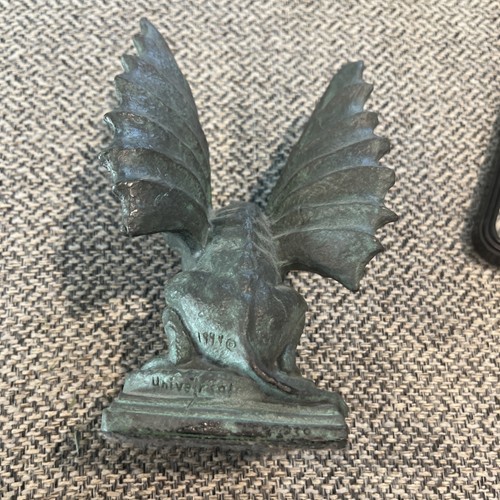 Universal Statuary Winged Gargoyle Dog Like Figurine Chained 5039 Vintage 1994