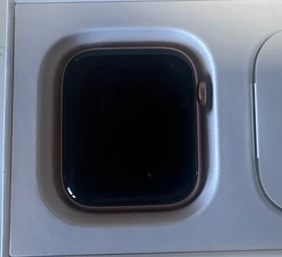 Apple Watch Serie 4 Case 44 Gold Pink S’allume Pas En L’état Pas De Réclamation - Photo 1/4